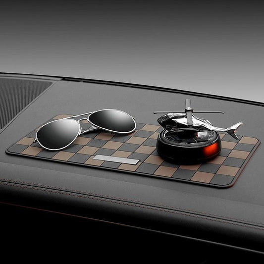 Rutschfeste Matte für die Mittelkonsole: Hält Ihre Gegenstände stabil, sicher und hitzebeständig.