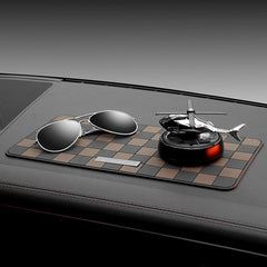 Rutschfeste Matte für die Mittelkonsole: Hält Ihre Gegenstände stabil, sicher und hitzebeständig.