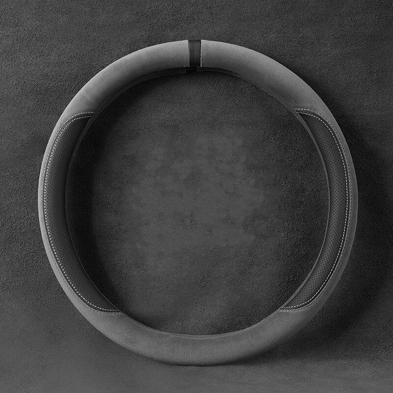 Hochwertiger Lenkradbezug aus Wildleder und Leder: Verbesserter Halt und mehr Komfort