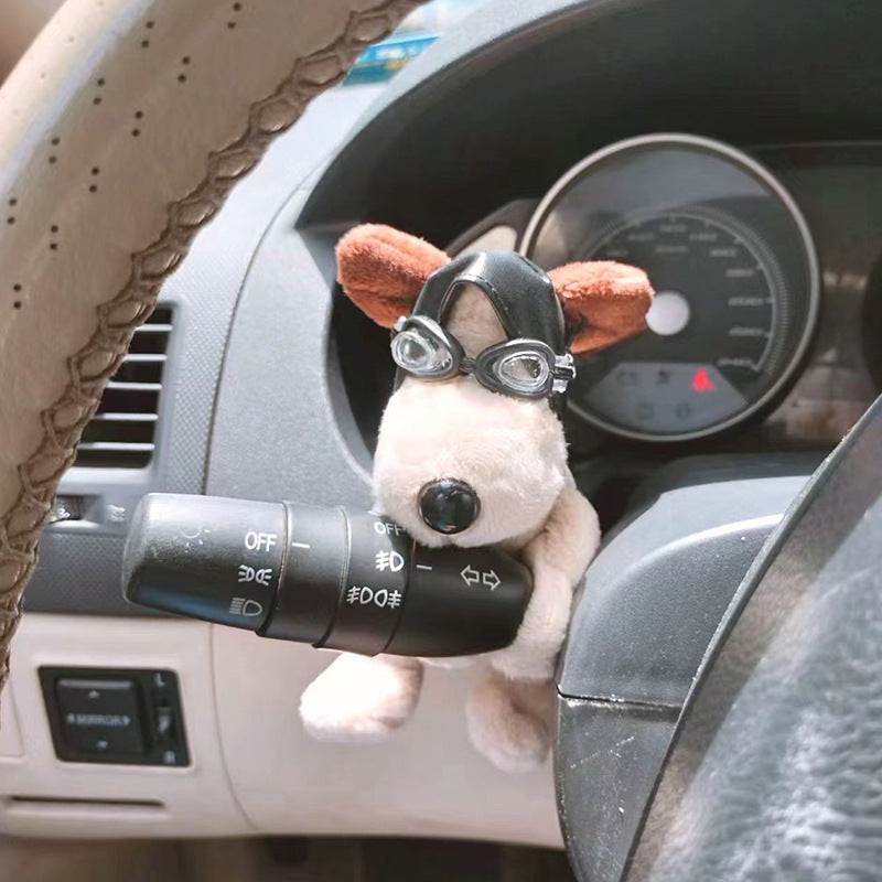 Niedliches dekoratives Hundeauto