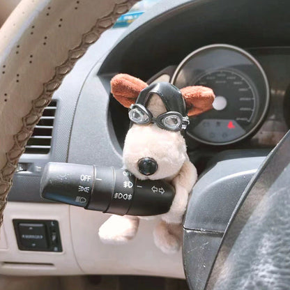 Niedliches dekoratives Hundeauto