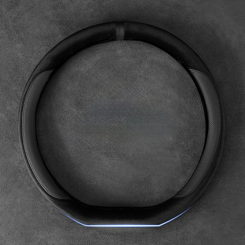 Hochwertiger Lenkradbezug aus Wildleder und Leder: Verbesserter Halt und mehr Komfort