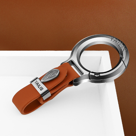 Luxuriöser Auto-Schlüsselanhänger aus Leder mit geprägtem Metalldesign