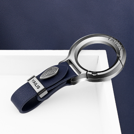 Luxuriöser Auto-Schlüsselanhänger aus Leder mit geprägtem Metalldesign