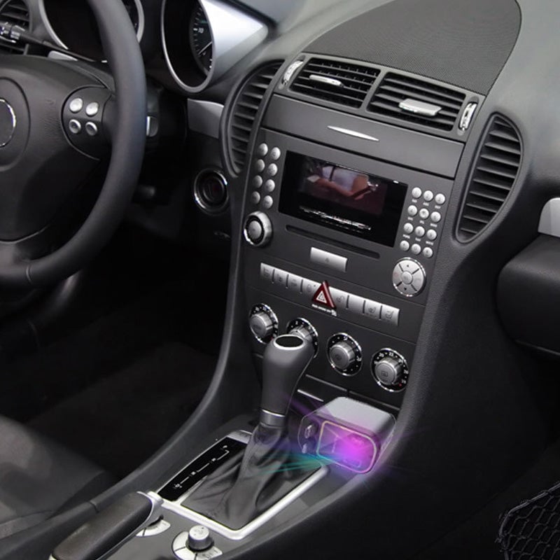 Auto-Ladegerät mit ausziehbarem Kabel