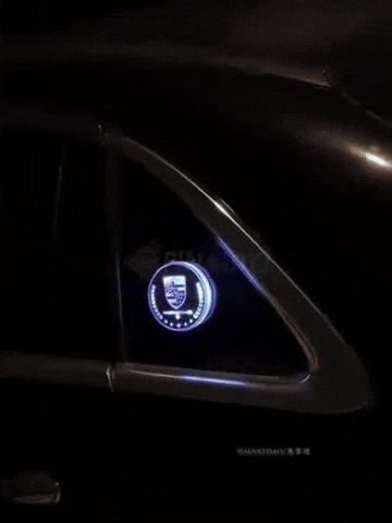 Aufladbares LED-Autologo – Neonlichteffekt